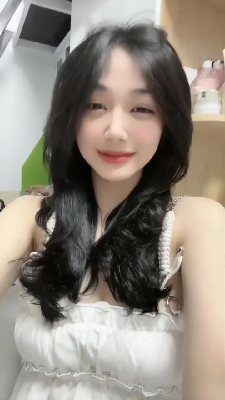 Preview for [HOT TIKTOK] Full Clip Trần Hà Linh trở lại và lợi hại hơn xưa Top 1 Sever Việt Nam